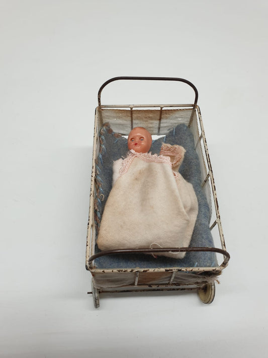 Antikes Puppenbett mit Püppchen – Vintage Puppenwiege Shabby Chic Deko Nostalgie