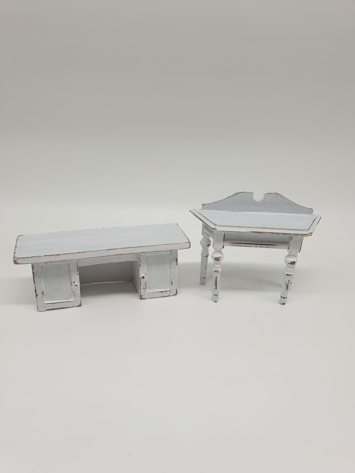 Shabby Chic Puppenmöbel Set aus Holz – Miniatur Schreibtisch & Anrichte | Vintage Puppenhaus Möbel | Landhaus Deko