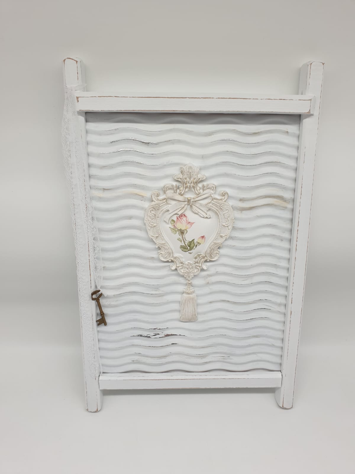 Shabby Chic Waschbrett Vintage Wanddeko Weiß – Landhausstil Deko aus Holz 46 x 29 cm