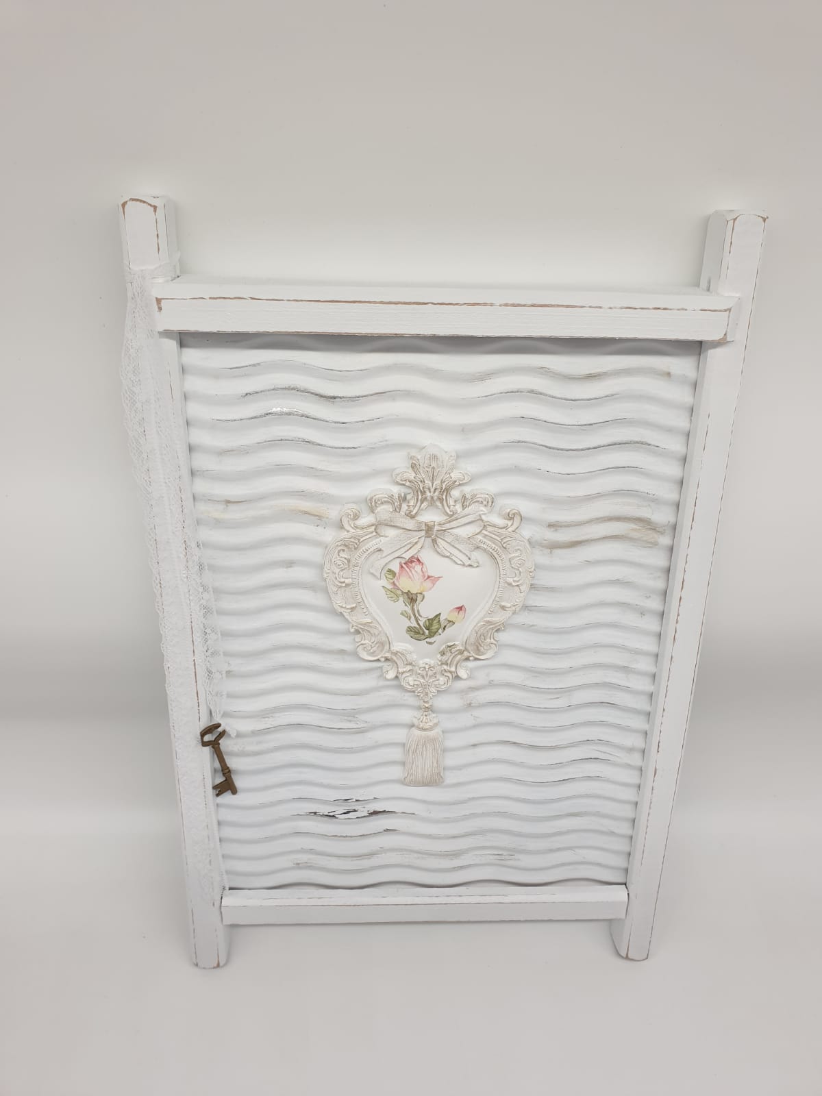 Shabby Chic Waschbrett Vintage Wanddeko Weiß – Landhausstil Deko aus Holz 46 x 29 cm